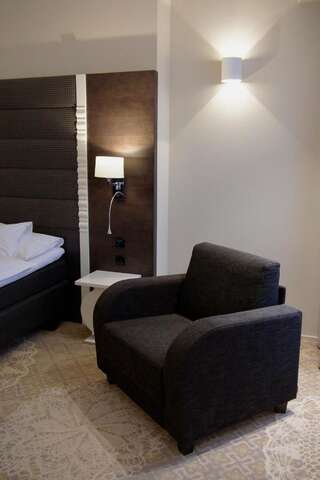 Отель Lydia Hotel Тарту Улучшенный двухместный номер с 1 кроватью или 2 отдельными кроватями и доступом в спа-центр-1